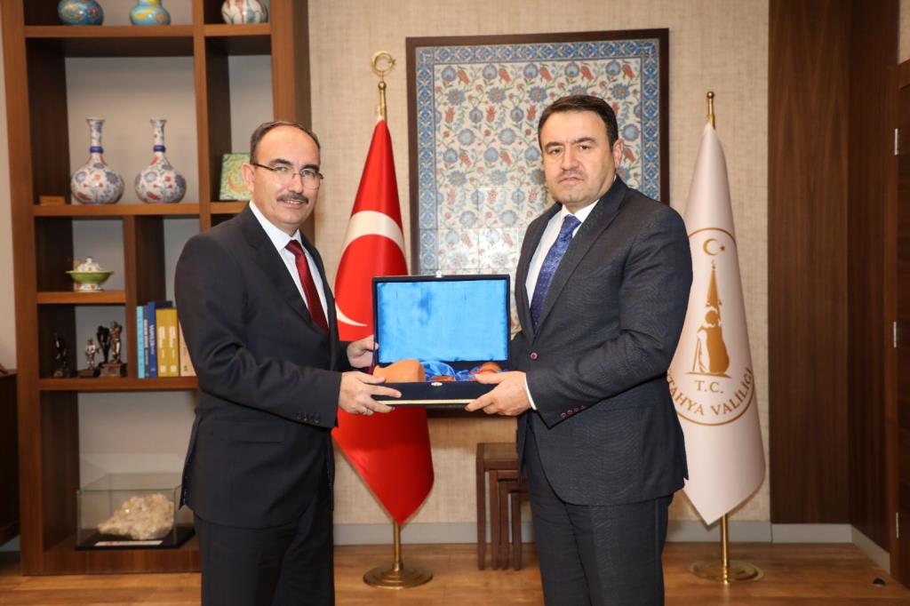 Rektörümüz Beydemir Kütahya Valisi Işın’ı Ziyaret Etti